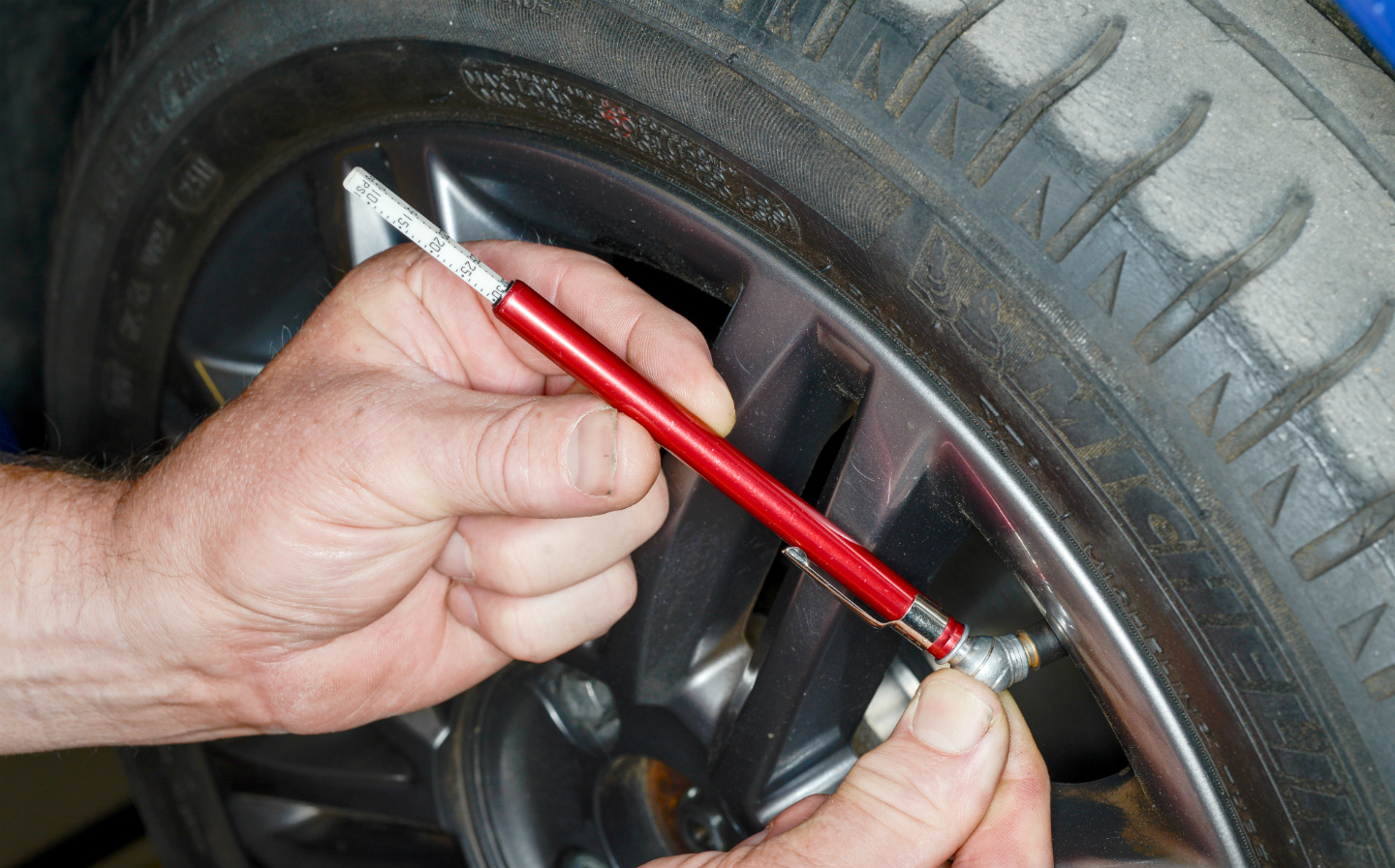 How-to-check-car-tyre-pressures